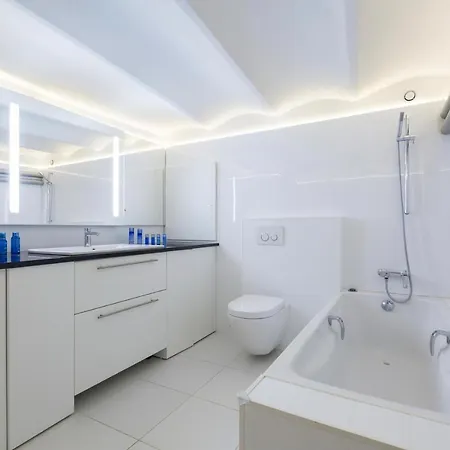 Luxury Sea View Heritage Apartment *